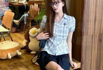 丽柜 – 快来围观露露的私拍礼服合集，每一件都是她心中的小秘密！