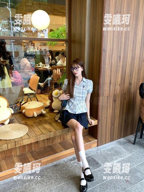丽柜-露露 丽柜 - 快来围观露露的私拍礼服合集,每一件都是她心中的小秘密!