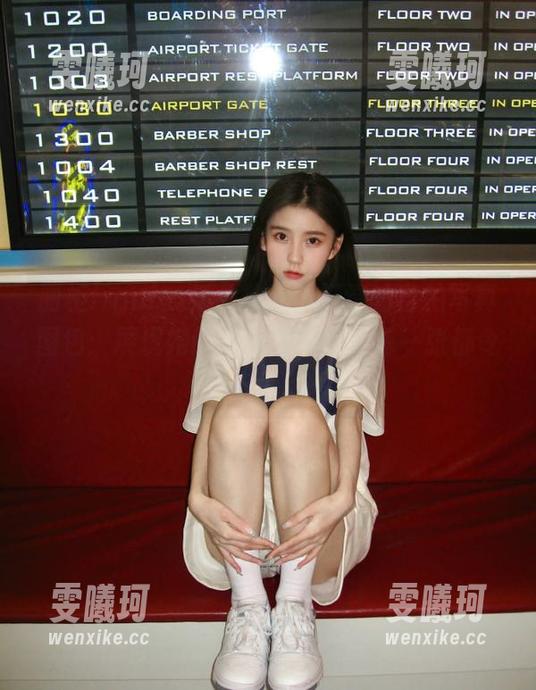 丽柜ligui-潘朵拉 丽柜ligui - 潘朵拉精心打造的自拍写真图包:展现她的青春与活力,每一张都令人心动