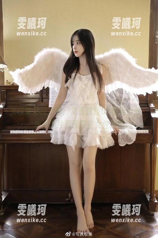 九柒喵最新力作：笑面教授OL制服合集，丰富图片展现职业女性风范
