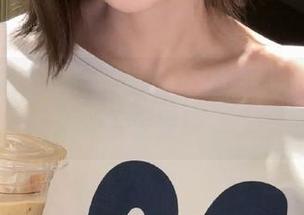 独特视角：九柒喵办公室无圣光写真图包温暖呈现