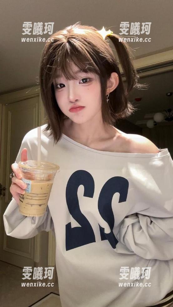 九柒喵 独特视角:九柒喵办公室无圣光写真图包温暖呈现