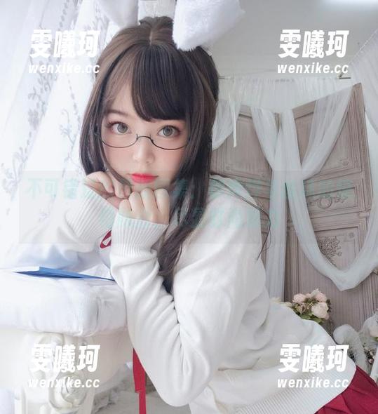不可错过的最新图集：你烨烨与丝袜的惊艳融合，尽显时尚魅力