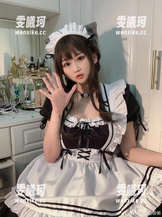 依依超级懒 超火热!依依超级懒最新短裤套图展现无限魅力与个性风格