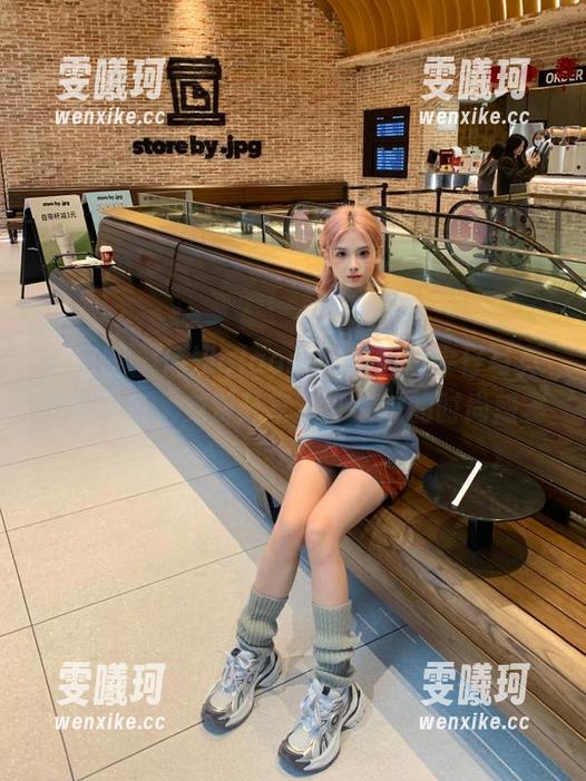 微密圈 - 俏妞qiaoniu66超短牛仔写真精彩合集，免费分享不可错过的时尚盛宴