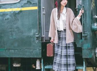 克拉女神 – YOYO私拍写真，天台上演绎了一场都市与自然碰撞的视觉盛宴