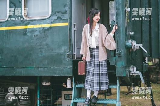 克拉女神 - YOYO私拍写真，天台上演绎了一场都市与自然碰撞的视觉盛宴