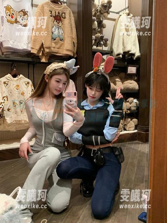 克拉女神-佳莹 克拉女神 - 佳莹的红润足底套图,分享她独特的时尚与美丽之旅!