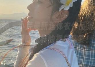 克拉女神 – 小芹最新连体衣作品集更新，带你领略别样的视觉盛宴！