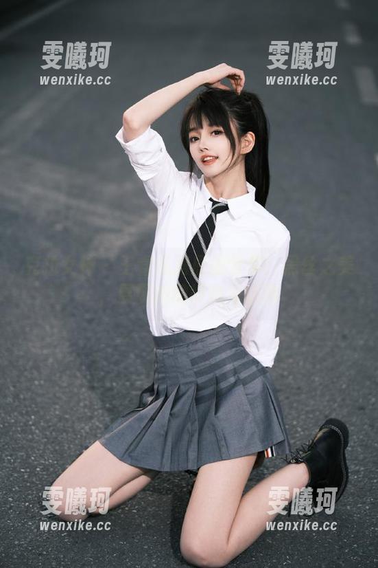 克拉女神 - 王睿私房原图分享：黑丝之美，展现她的妖娆与优雅