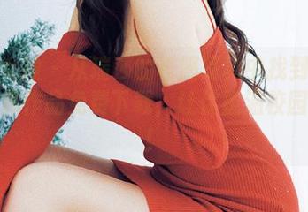 克拉女神 – 从瑞莎的校服写真中找到灵感：图库作品免费下载，让你重温校园时光！
