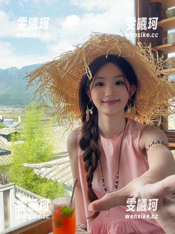 兔玩映画 近日“兔玩映画”更新新作,迷人露背毛衣写真,展现独特风格与优雅气质