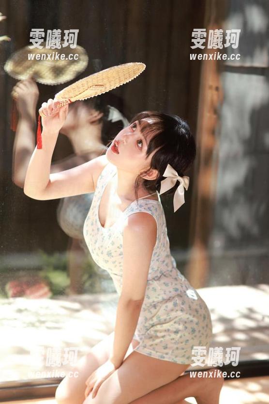 北哥完全OK呈现：水手服套图精选，萌化你的每一天！