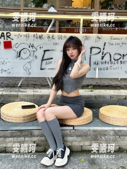 原图精选欣赏：喵写真展现粉红小妹妹的白丝，柔美与梦幻的完美结合！