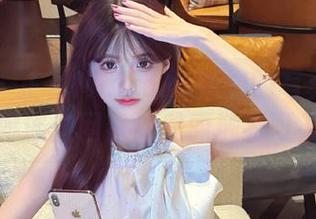 嗲囡囡 – 芷儿Momoko姐姐的写真作品：如何通过网盘让美丽触手可及！