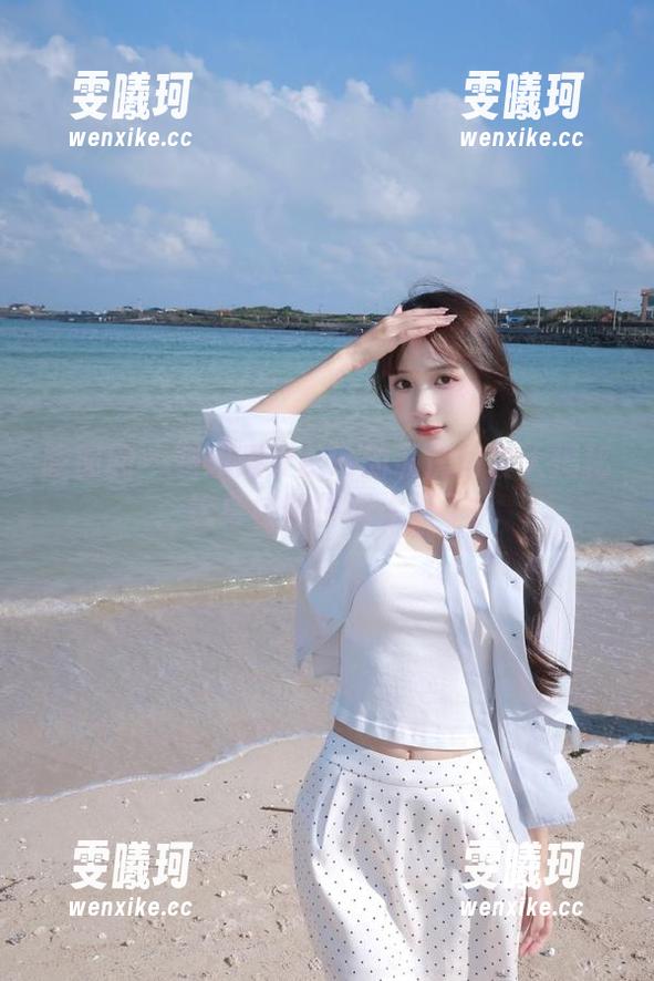 嗲囡囡-萌琪琪Irene 嗲囡囡 - 萌琪琪Irene的私房写真大揭秘:这身校服搭配太撩了!