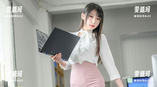 欲罢不能，“坏露露香宝”的无圣光美图与裤里丝魅力并存