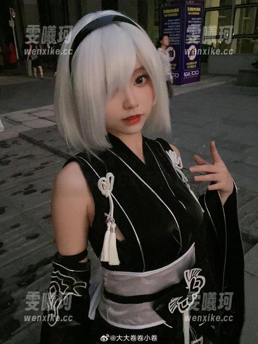 大大卷卷小卷 清新自然:大大卷卷小卷的短裤写真合集,捕捉夏日的无限魅力