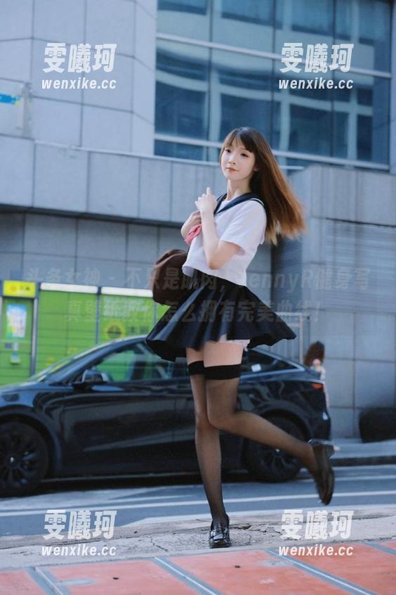 头条女神-JennyR 头条女神 - 不只是肌肉,JennyR健身写真壁纸教你怎么拥有完美曲线!