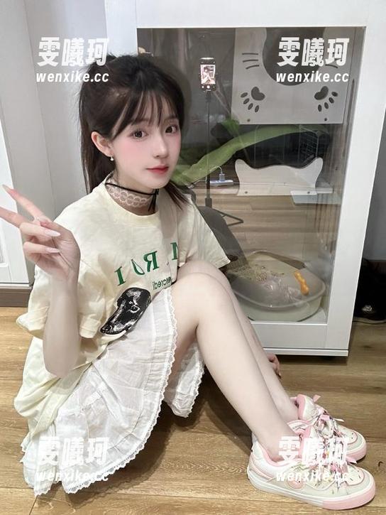 头条女神-娜依灵儿 头条女神 - 下载娜依灵儿精彩美脚图包,捕捉她的动人瞬间,快来体验!
