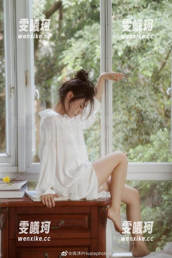 头条女神-娜依灵儿 头条女神 - 娜依灵儿高清写真资源,剧情重现她生活中的点滴欢笑与感动