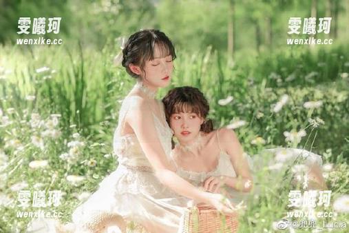 头条女神-李媛媛 头条女神 - 李媛媛最新职业装作品集:看她如何在职场中大放异彩!