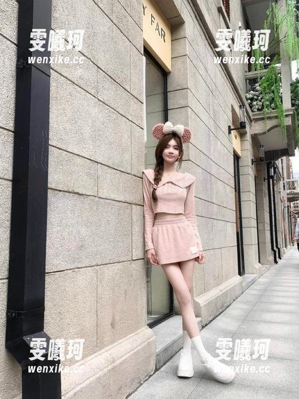 头条女神-爱丽莎lisa 头条女神 - 爱丽莎lisa的短裤作品集:独特视角下的写真资源精选