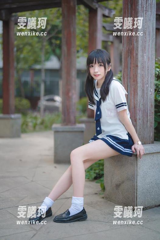捕捉奈汐酱Nice灰丝魅力，立即下载她的写真集