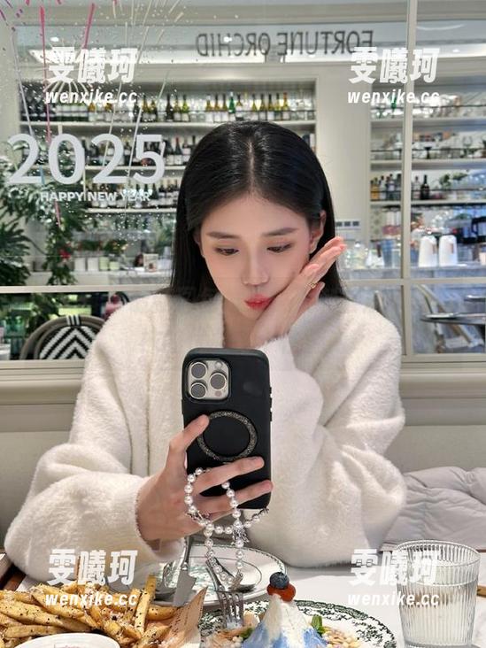 微密圈 - 最新图包发布，女刺客展示紫色袜的优雅与个性魅力