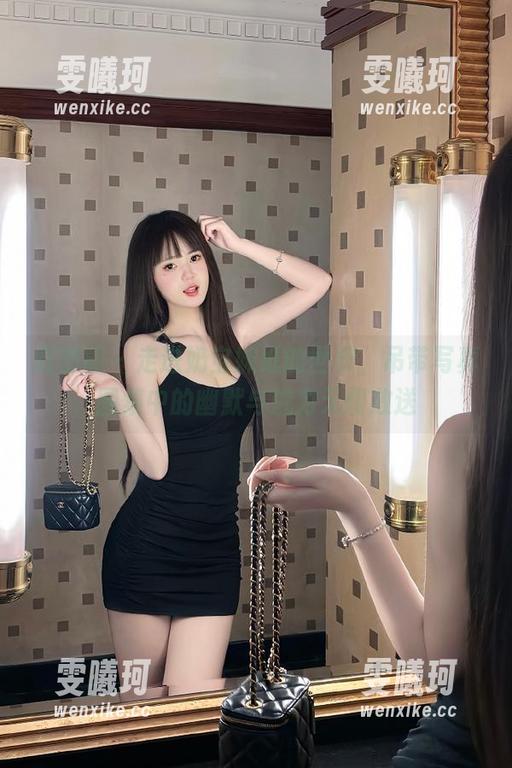 微密圈 - 走进奶宝妹纸的世界，吊带写真图集中的幽默与魅力无限放送