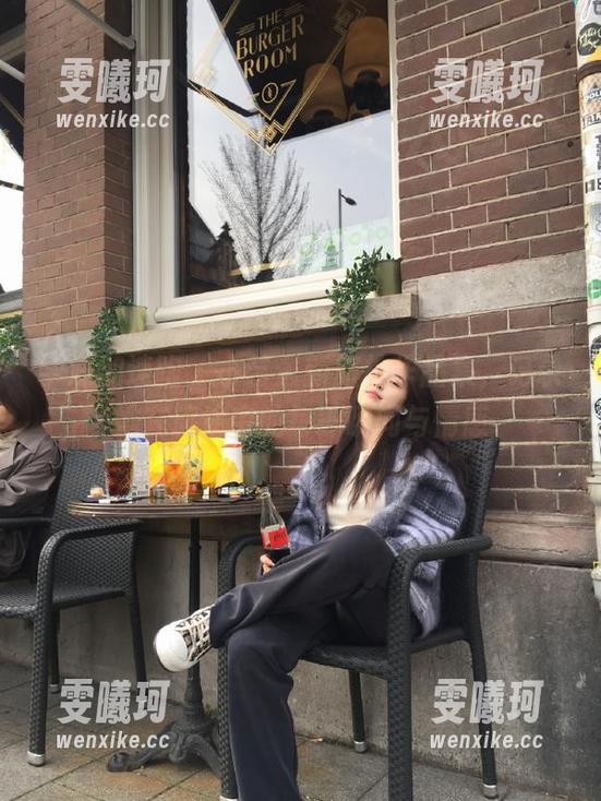 学妹加速跑 - 小艺最新旅拍作品集，记录她在旅途中的每一瞬间与情感
