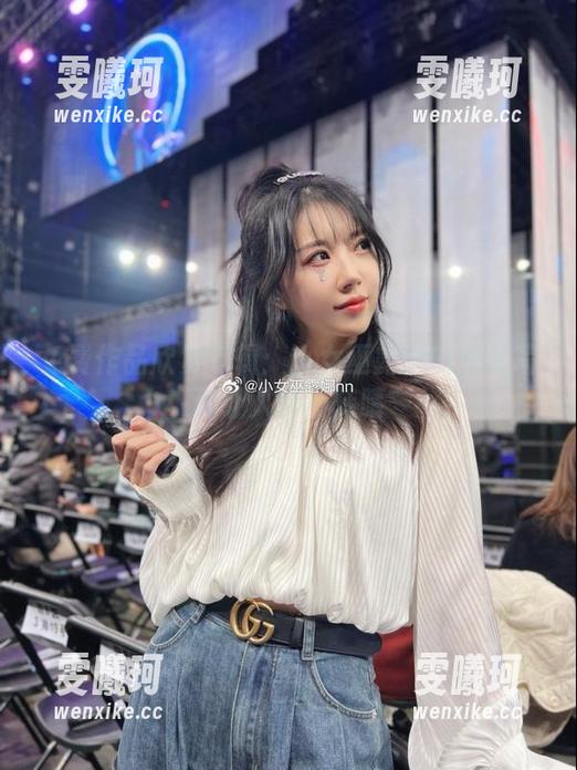 免费作品欣赏专辑：小女巫露娜的黑茶写真让人目不转睛