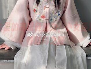 私拍图片里的高跟鞋魅力，小女巫露娜的独特时尚之旅