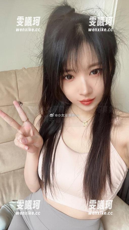 小女巫露娜 精彩纷呈的小女巫露娜黑色流苏写真集及其丰富资源获取