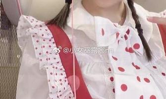 惊艳全场的“小女巫露娜”写真：免费图片让你沉醉于明日香油亮款的魅力！