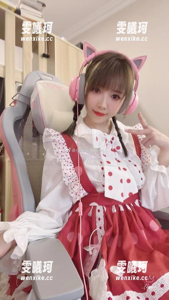 惊艳全场的“小女巫露娜”写真：免费图片让你沉醉于明日香油亮款的魅力！