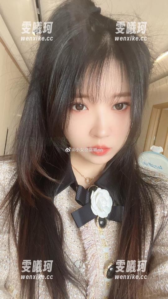 小女巫露娜 小女巫露娜最新写真图包:灰丝世界中的奇幻冒险