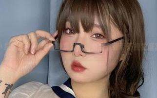 小泉学姐吖JK全新图集发布，免费下载带来视觉盛宴