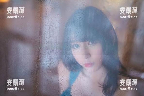 小酥酱带来的私拍作品：女王的风韵尽显无遗