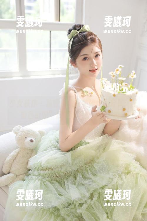 少女秩序-小鱼 少女秩序 - 独特小鱼的美妙作品分享:“粉色肚兜”原图展示少女心的极致
