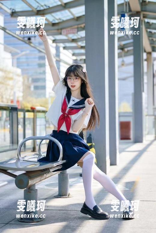 尤果网-含含 尤果网 - 含含棉袜写真图库:分享她的梦幻时刻与穿搭灵感