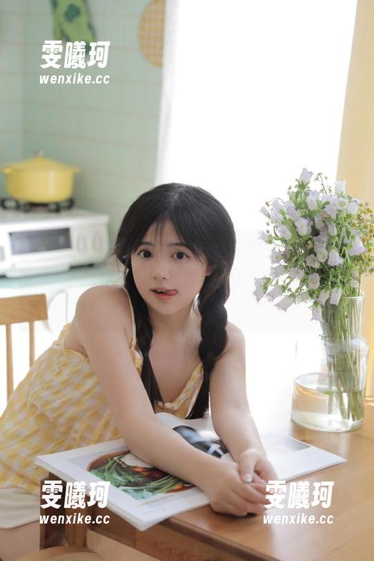 尤果网-奶茶Emily 尤果网 - 最新奶茶Emily泳池写真原图揭晓,俘获你目光的每一个细节,震撼你的感官!