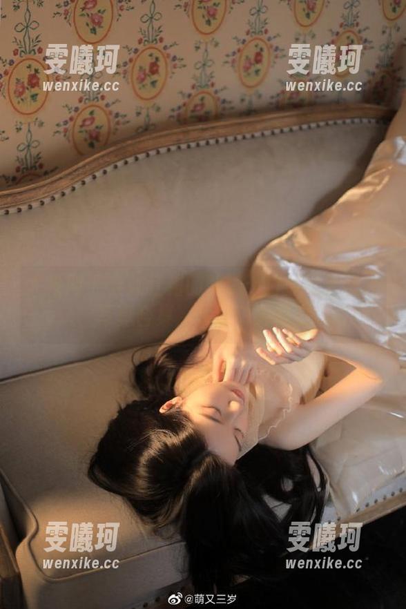 尤果网-白熙萌 尤果网 - 穿越红裙的梦境:白熙萌无圣光写真合集,尽显动人魅力