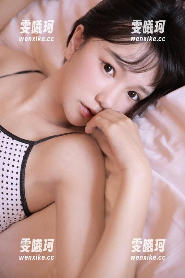 尤果网-霓梓心 尤果网 - 透过霓梓心天台的写真,探索她心灵深处的温暖与浪漫