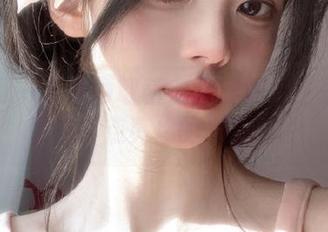 尤果网 – 免费领取靳宝甜美奶牛主题写真图包，点亮你的屏幕吧！