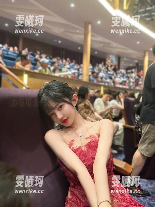 尤果网-颜爱泽 尤果网 - 这组颜爱泽的私拍写真,青春活力与可爱气息交织,仿佛在诉说一个动人的故事。