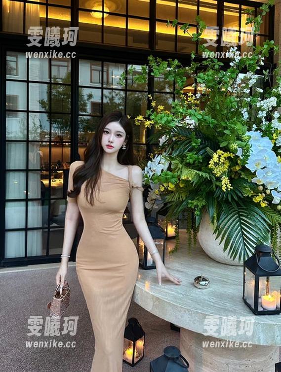 尤蜜荟 - 娇喘JC比基尼美图在线发布，尽享夏日海滩的清凉与魅力