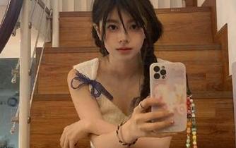 尤蜜荟 – 娜露selena短裙写真作品集，捕捉瞬间美丽的梦幻套图之旅