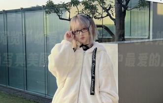 在线阅览“幼爱youmeko”毛衣姐姐的时尚写真美图，找到你心中最爱的风格