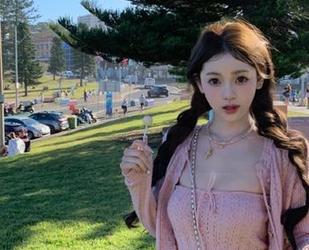 异思趣向 – 惊艳无袖OL裙！小宝的写真套图让你感受不一样的职场风尚